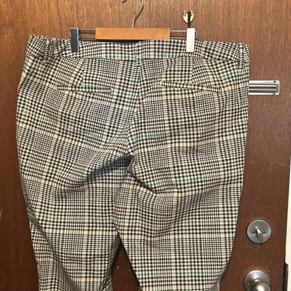 Old Navy Plaid Pixie Pants - Picture 6 of 7